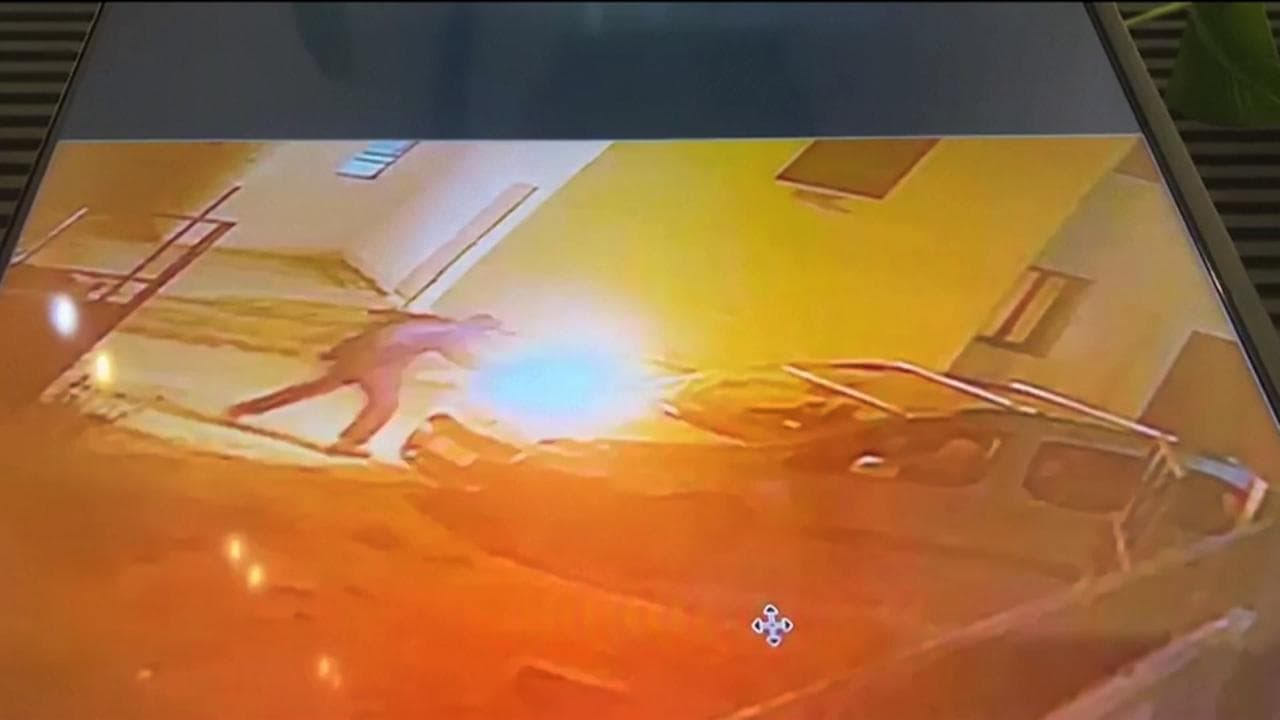 Cisgiordania, residenti palestinesi: "Coloni hanno bruciato auto e danneggiato la moschea"