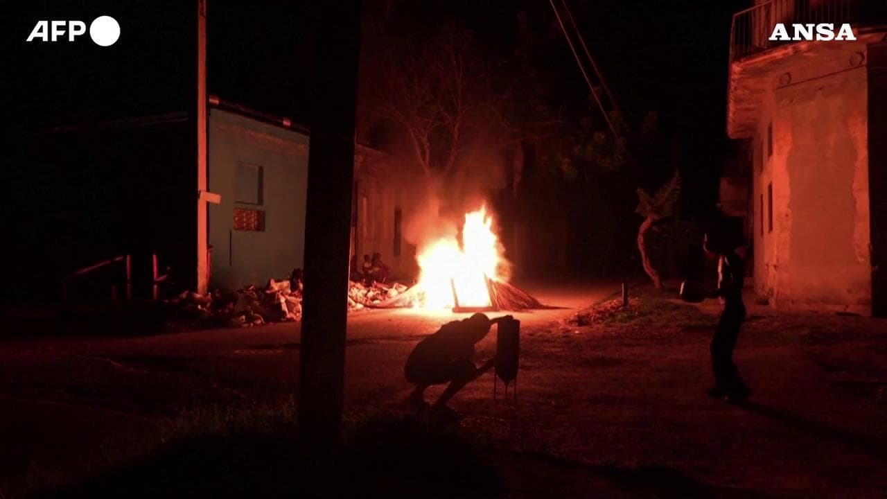 Cuba: finito il petrolio russo, persiste il blocco energetico Usa. Proteste in strada per i blackout