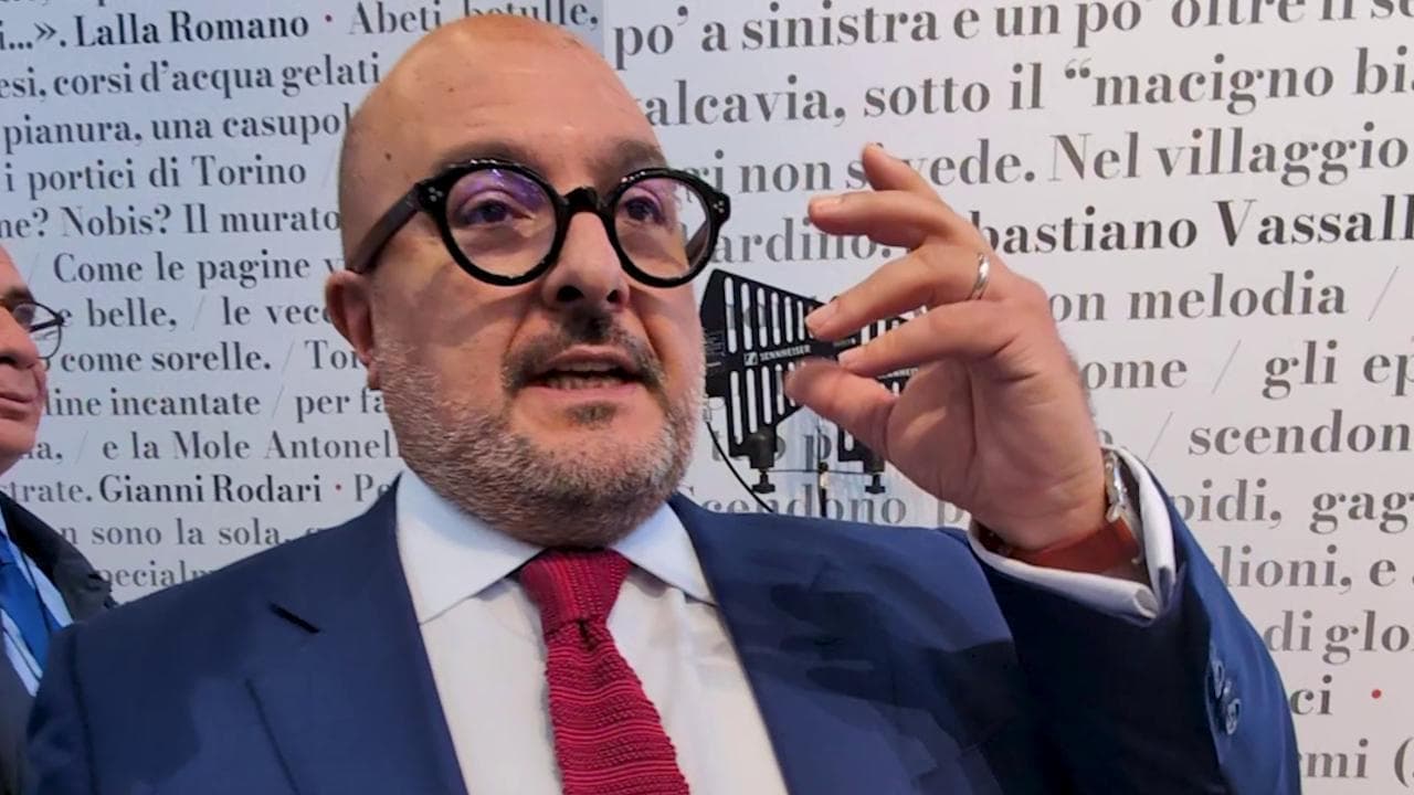 Salone del libro, l'ex ministro Sangiuliano: "Giuli? Nella vita tutti commettiamo errori"