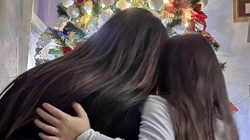 Anteprima: Stella, consegnata al padre dalla polizia. Centinaia di firme contro il prelievo forzoso…