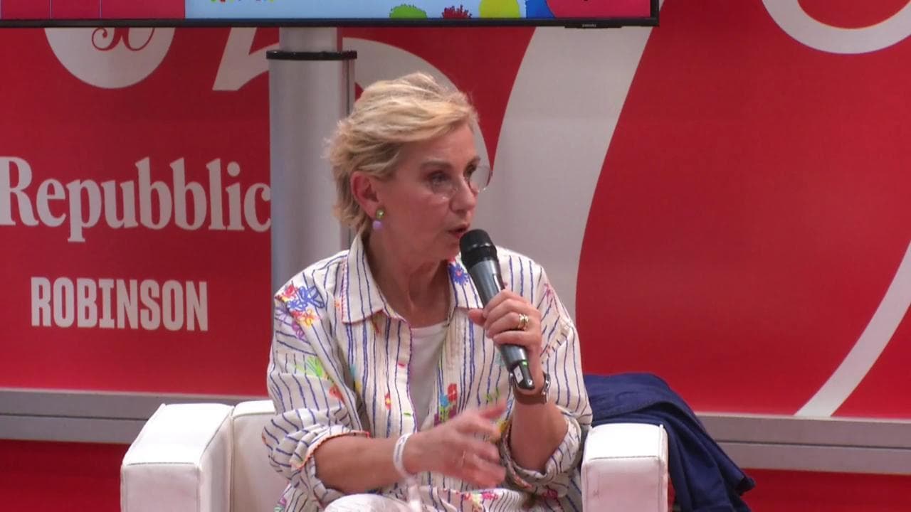 Salone del libro, Concita De Gregorio: "Jane Goodall, gli scimpanzé e l'abbraccio che cura"