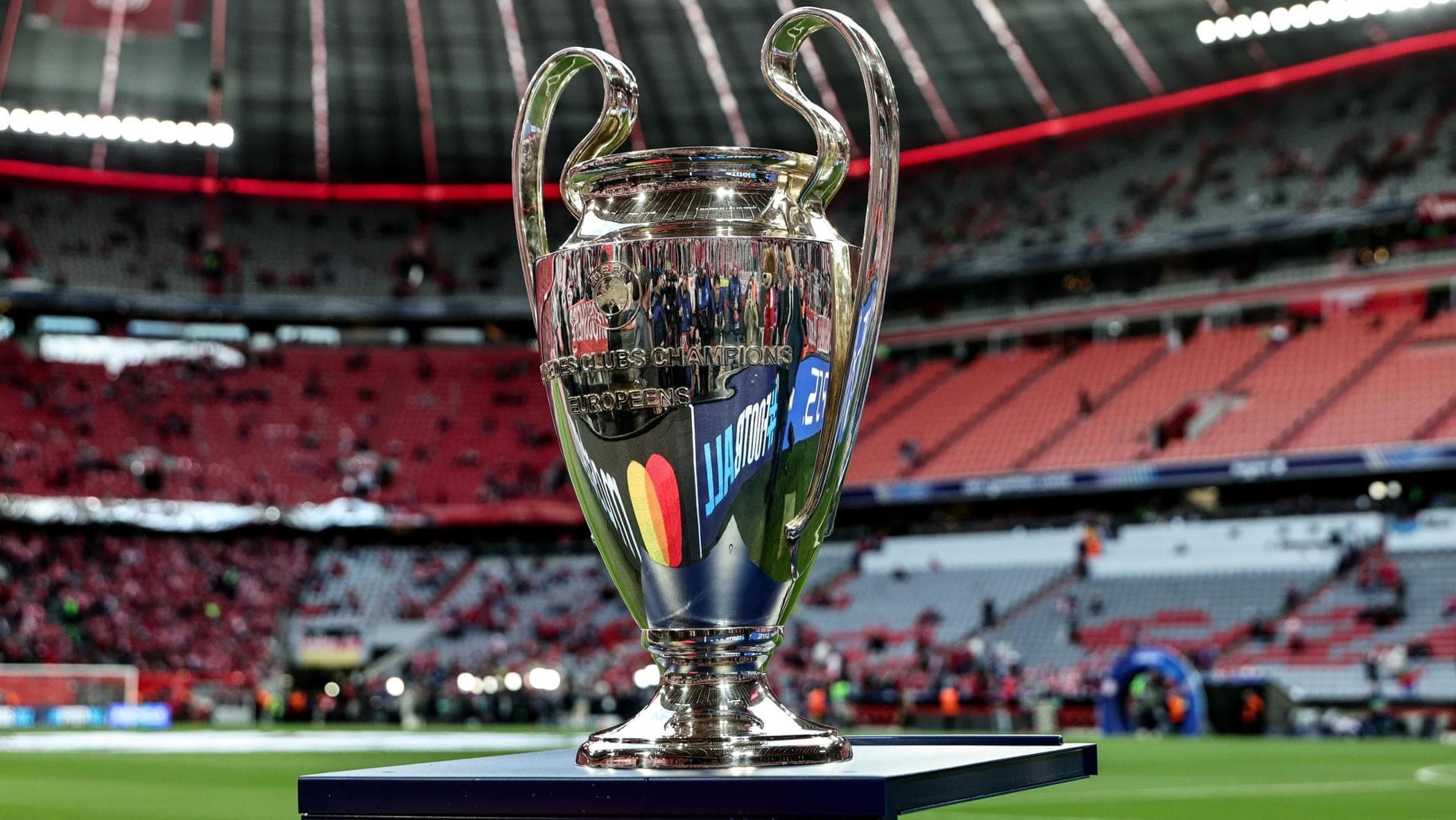 Il calcio sui maccheroni, a tavola si assegnano i posti per la Champions