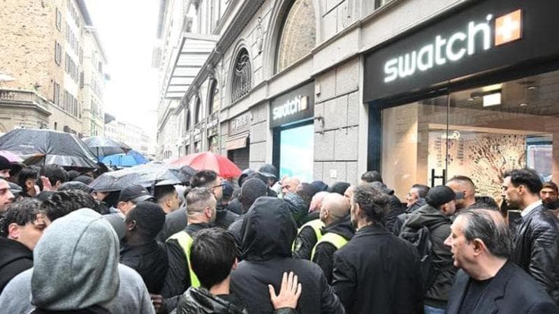 Anteprima: “Lo voglio”: le file più clamorose della storia per l’acquisto di un prodotto