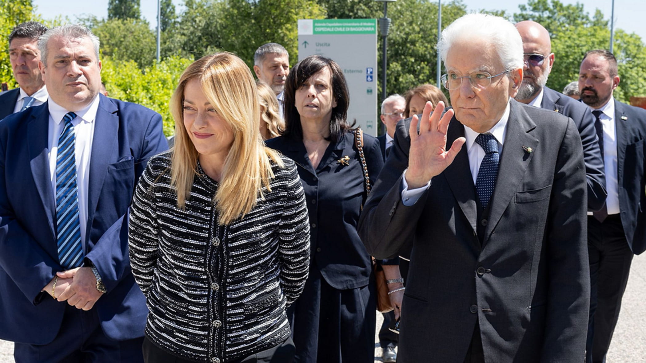 Mattarella e Meloni a Modena dai feriti. Il capo dello Stato ai medici: “Grazie per ciò che fate”