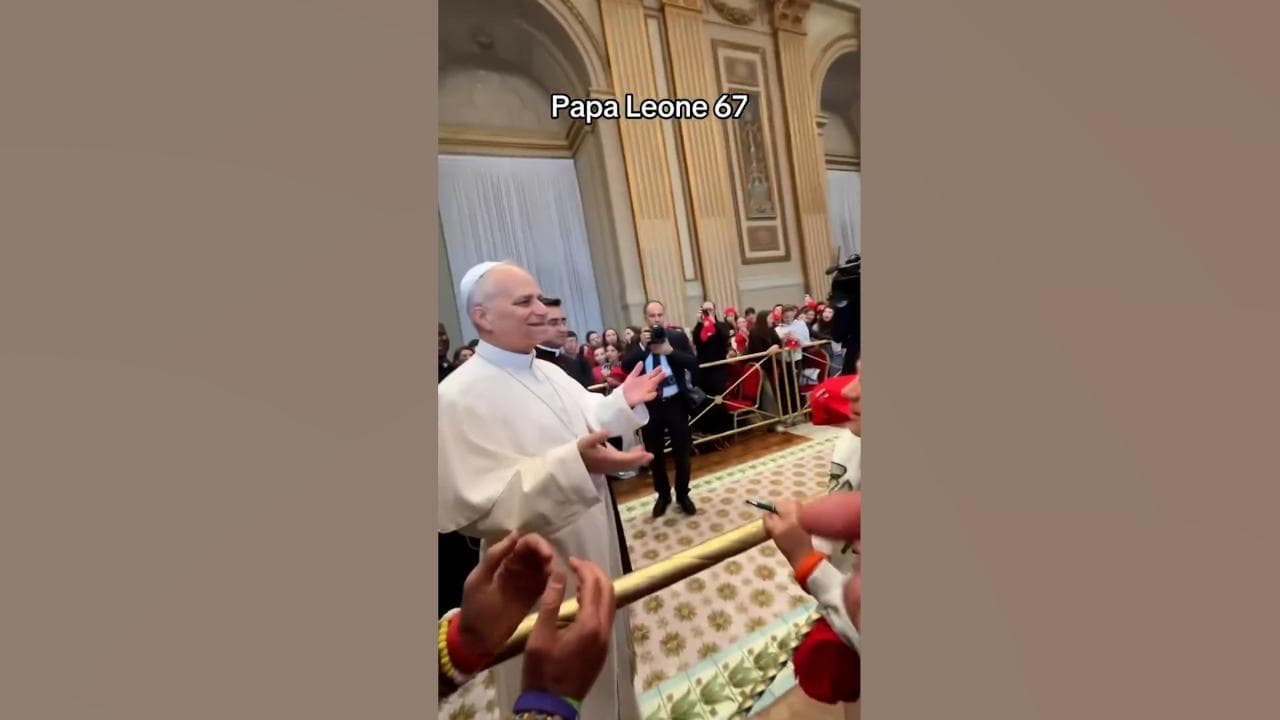 I ragazzi insegnano al Papa il tormentone Six-seven: il video è virale