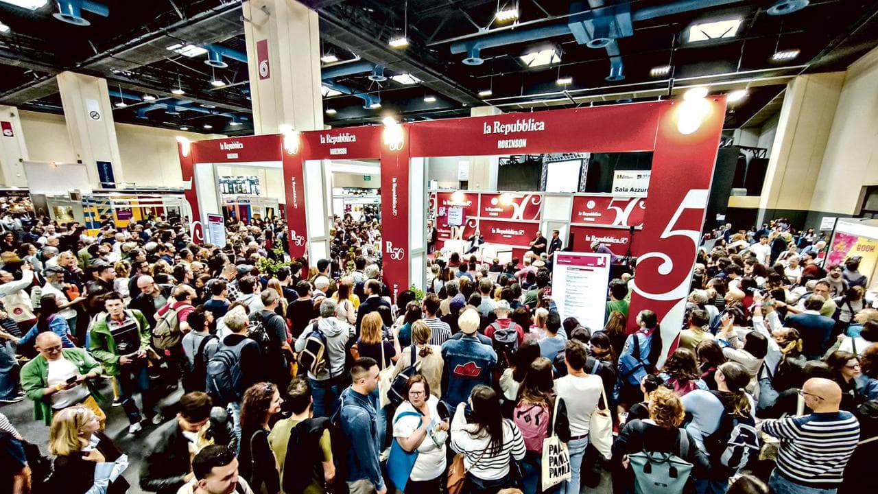 Cartoline d’amore dall’Arena | Sold-out e scaffali vuoti. I titoli più apprezzati dal pubblico