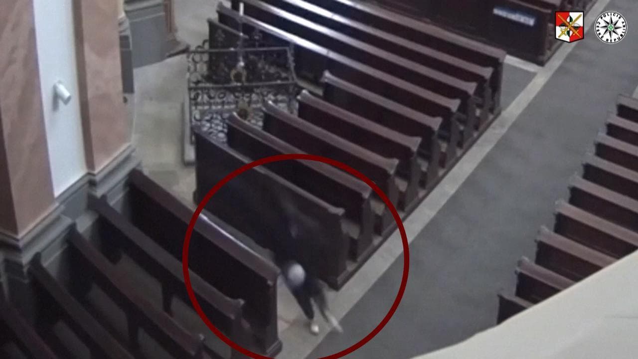 Repubblica Ceca: caccia al ladro del teschio di Santa Zdislava, la polizia posta il video del furto