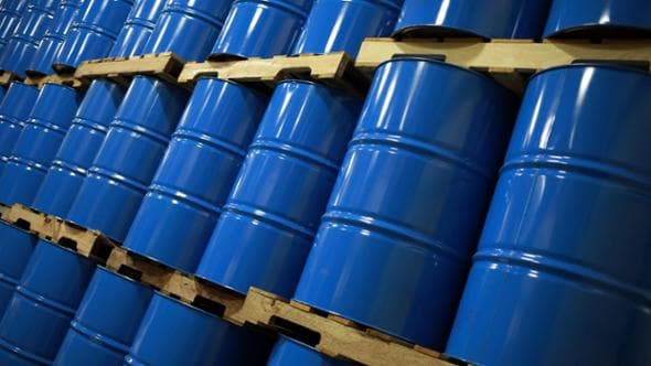 Crisi di Hormuz, scorte mondiali di petrolio ai minimi per lo shock sull’offerta