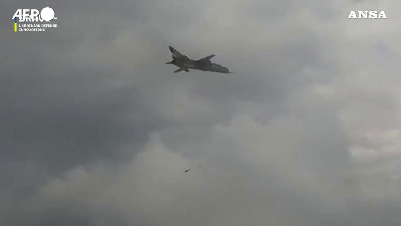 Ucraina, Kiev presenta la sua prima bomba aerea guidata: "Pronti ad usarla"