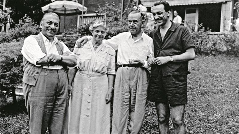 Arnoldo Mondadori con il figlio Alberto, Thomas Mann e la moglie Katia Pringsheim nel 1947