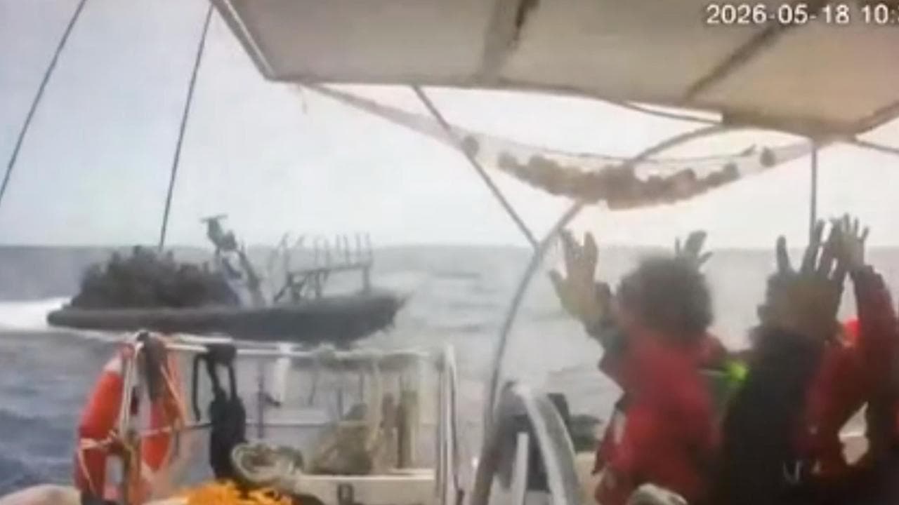 In pieno giorno, in acque internazionali, puntando i fucili: così l’Idf ha fermato la Flotilla | Il video