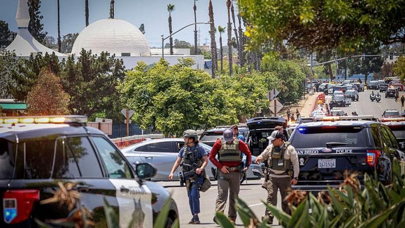Spari in un centro islamico di San Diego, tre vittime. Morti i due assalitori
