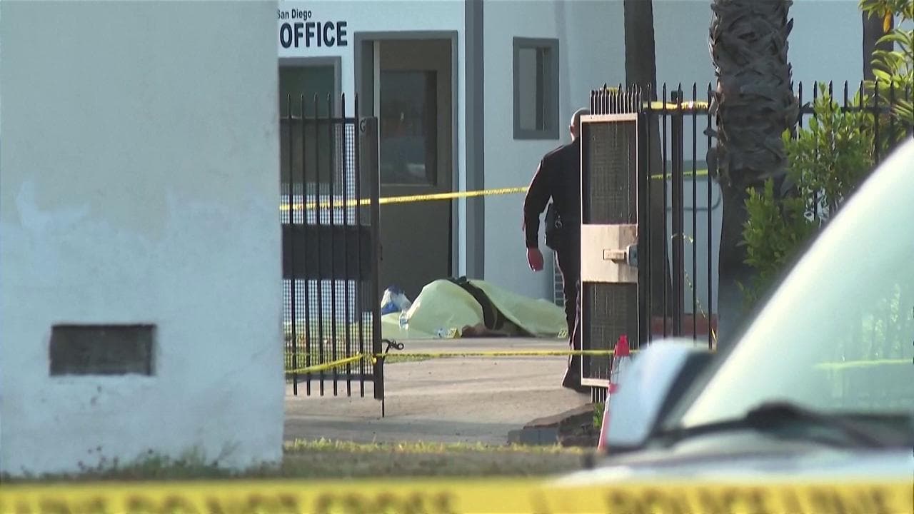 San Diego, gli investigatori sul luogo dell'attacco alla moschea
