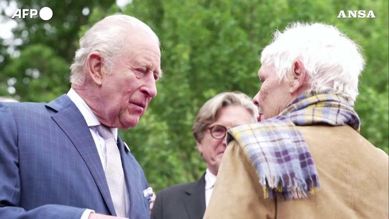 Chelsea Flower Show, l'incontro a sorpresa tra re Carlo e la mitica M., Judi Dench