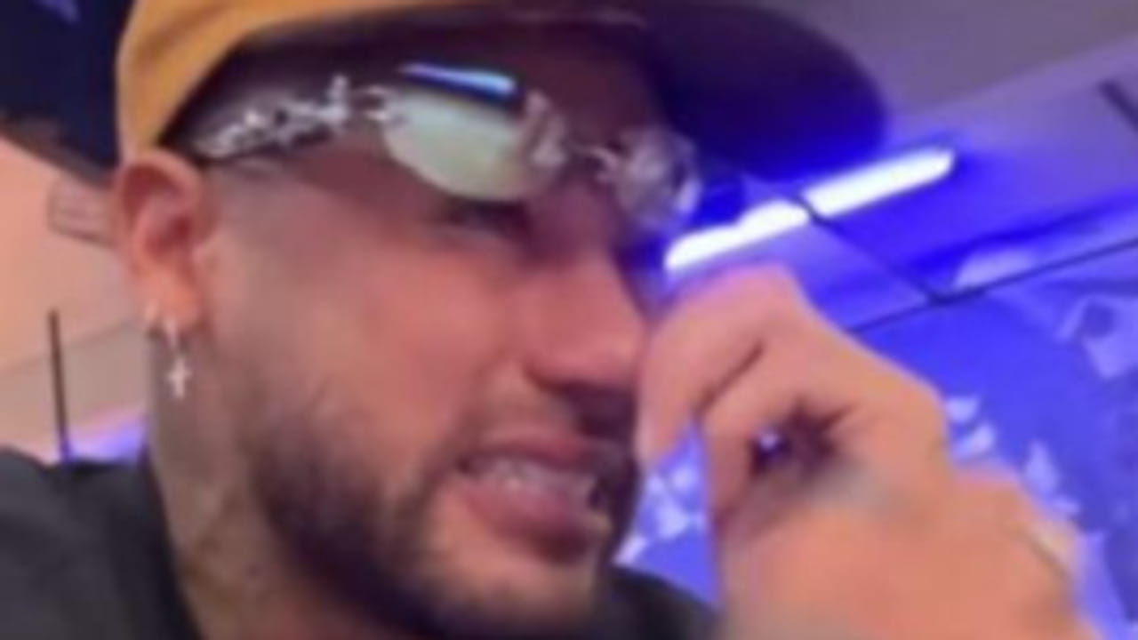 Brasile, Neymar jr. piange dopo che Ancelotti ha letto il suo nome tra i convocati ai mondiali