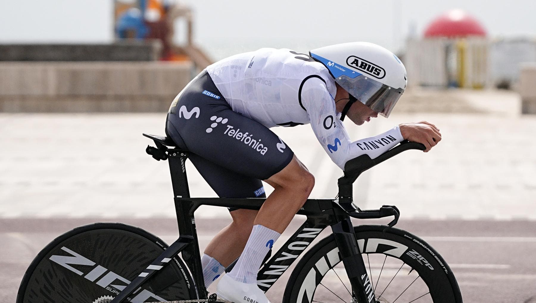 Ciclista italian Lorenzo Milesi a terminat pe locul 9 la cronometrul individual din Giro d'Italia după ce a concurat purtând din greșeală o vestă refrigerantă