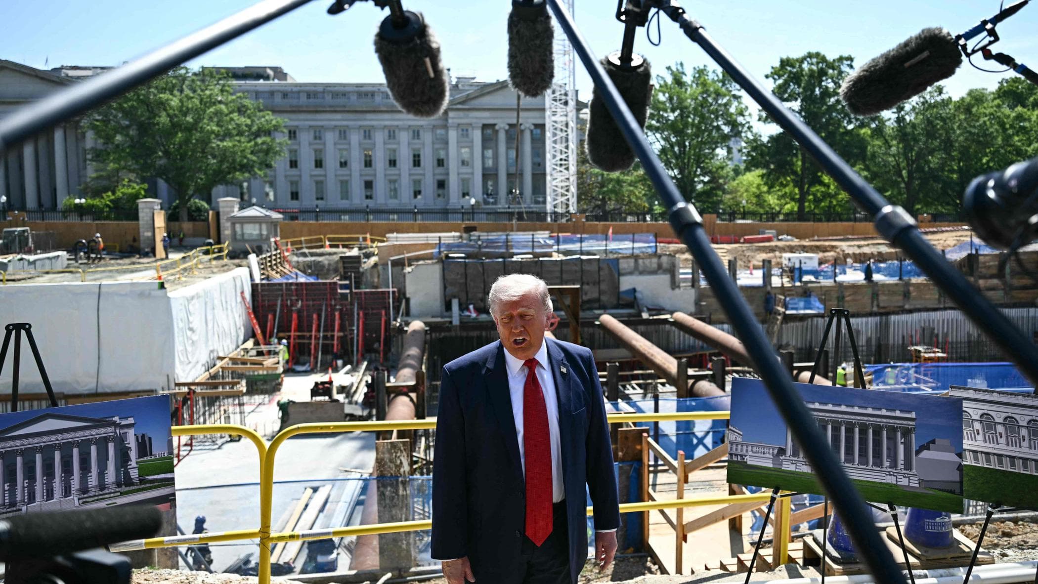 Il crollo di Trump nei sondaggi, solo il 37% approva il suo mandato: pesano guerra ed economia