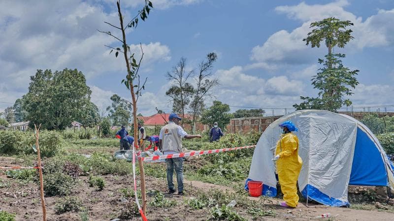 Una tenda per la diagnosi e l'isolamento nella città di Bunia