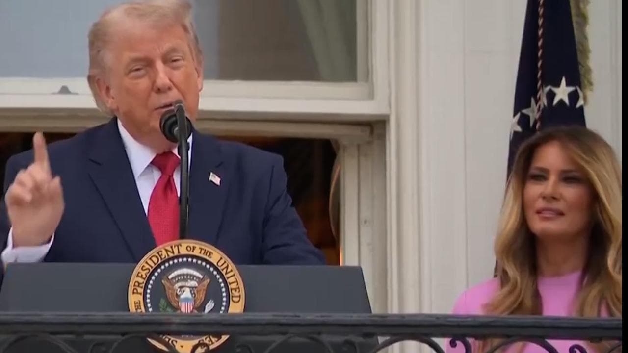 Trump e il successo di Melania: "In famiglia c'è spazio per una sola star, dovrò sbarazzarmene"