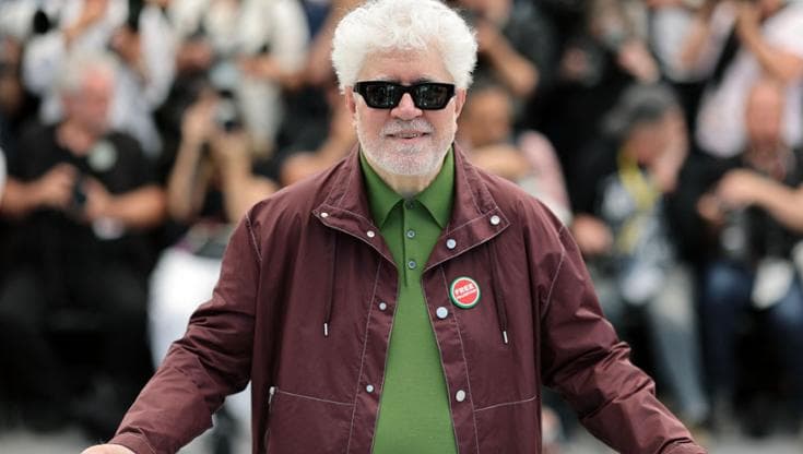 Almodóvar: “L’artista si deve esporre, un dovere morale. Il silenzio mette a rischio la democrazia”