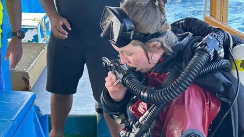 Anteprima: Maldive, recuperati i corpi. Dubbi sull’attrezzatura: “Muta e bombole inadatte”