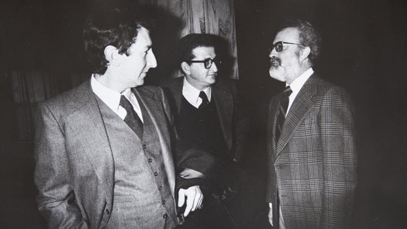 Roma, 1975. Corrado Augias, Andrea Barbato e Eugenio Scalfari prima del lancio di Repubblica