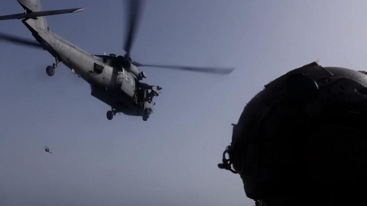 Golfo dell'Oman, militari Usa intercettano petroliera di Teheran: il momento dell'abbordaggio