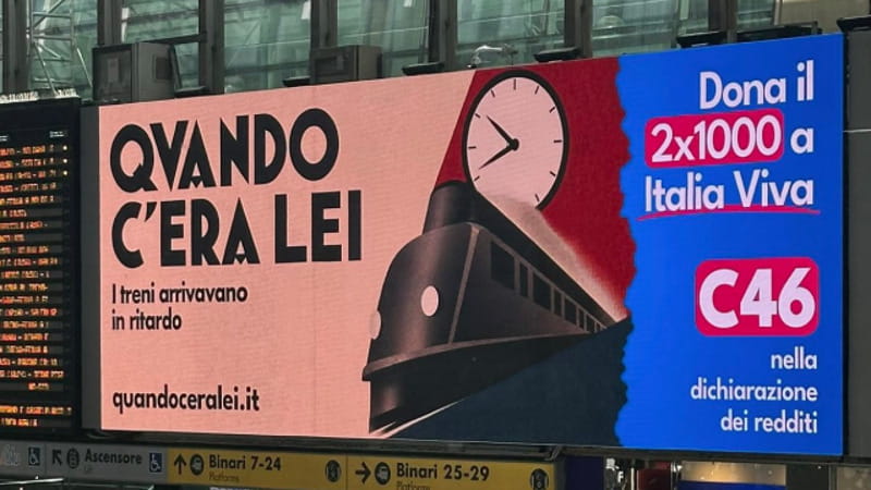 I manifesti di Renzi stile Ventennio sono un caso. Fs chiede conto a Grandi stazioni