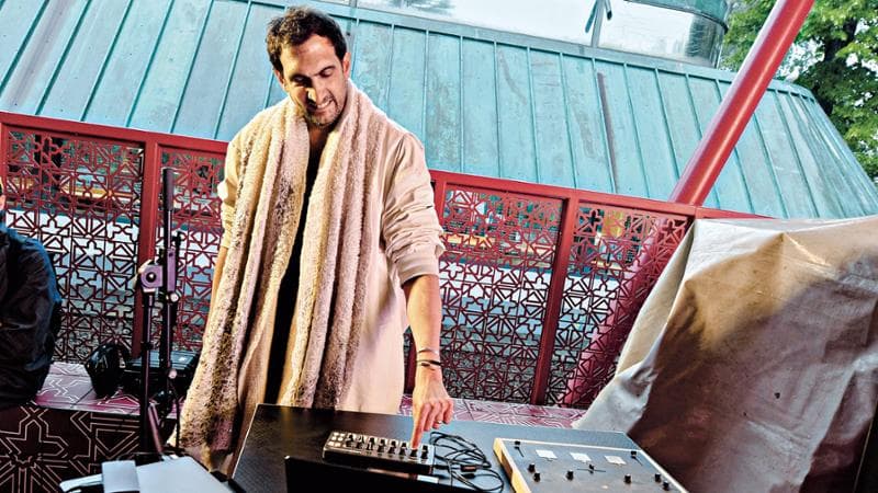 Il compositore Tarek Atoui (Photo by Simone Padovani/Getty Images for National Pavilion of Qatar at La Biennale di Venezia)
