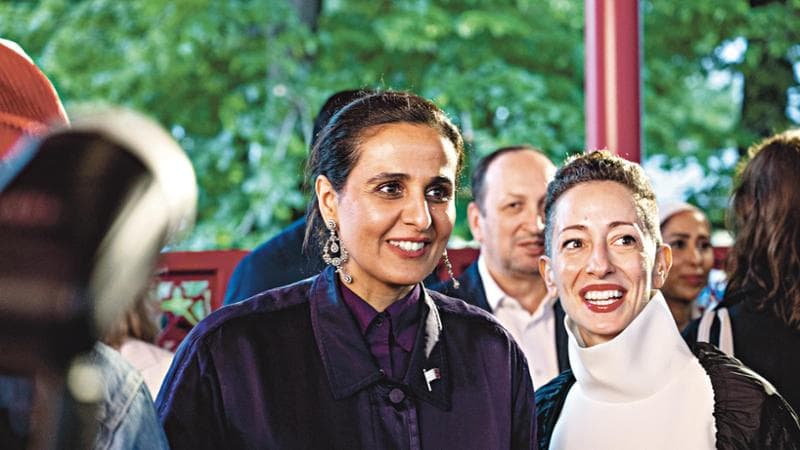 Sheikha Al Mayassa con l&rsquo;architetta Lina Ghotmeh (Photo: Ammar Abd Rabbo)
