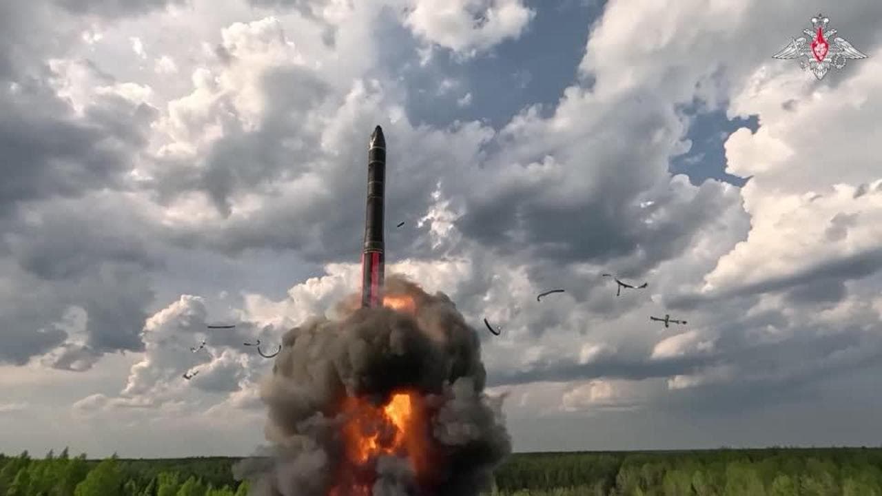 Putin mostra i muscoli: Russia e Bielorussia testano missili nucleari balistici e ipersonici