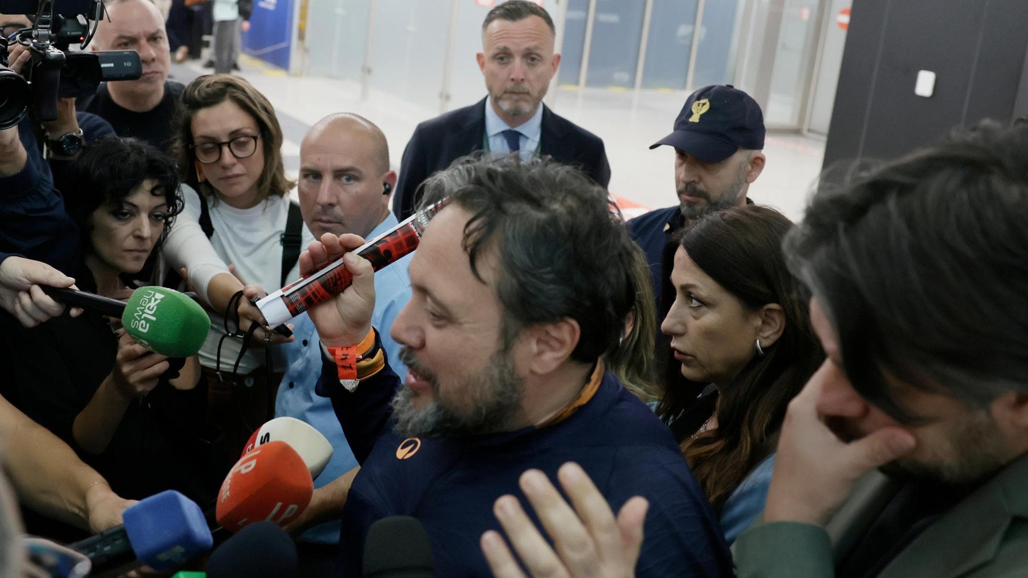 Flotilla, rientrano gli attivisti. E l’Italia non paga i biglietti aerei