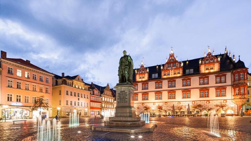 Monumento al Principe Alberto di Coburgo nella piazza del mercato, Germania @ GNTB Andrea Hitzemann