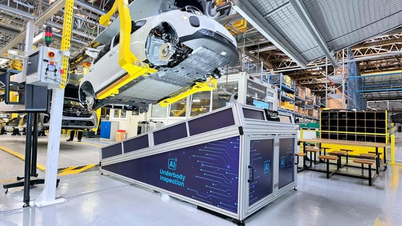 Renault, nella fabbrica di Novo Mesto dove nascono le Twingo: massima qualità grazie all’IA