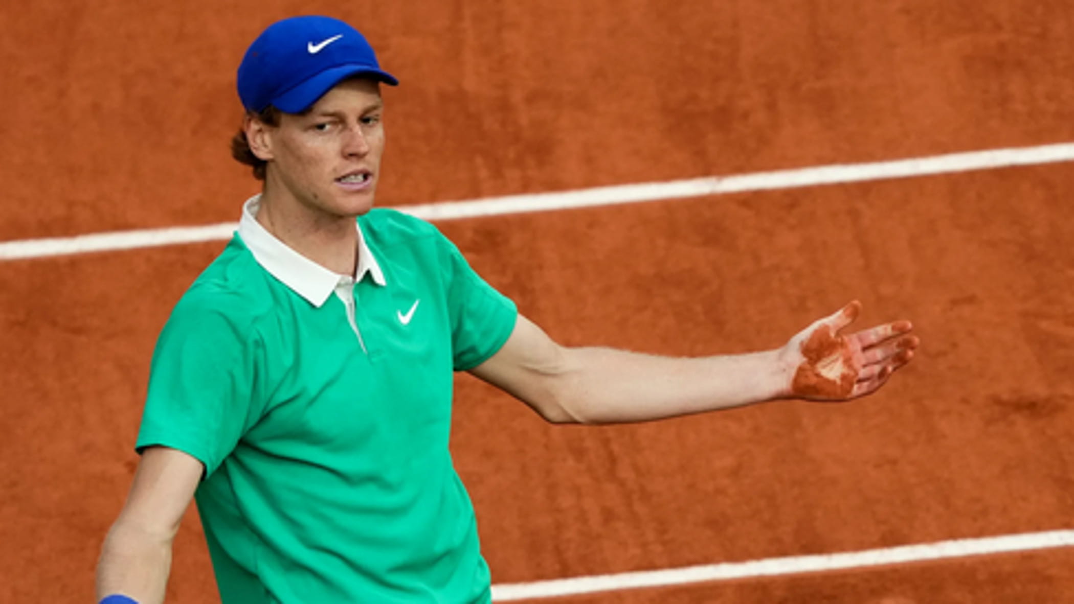 Sinner, Sabalenka e gli altri big del tennis contro il Roland Garros: oggi la protesta dei 15 minuti