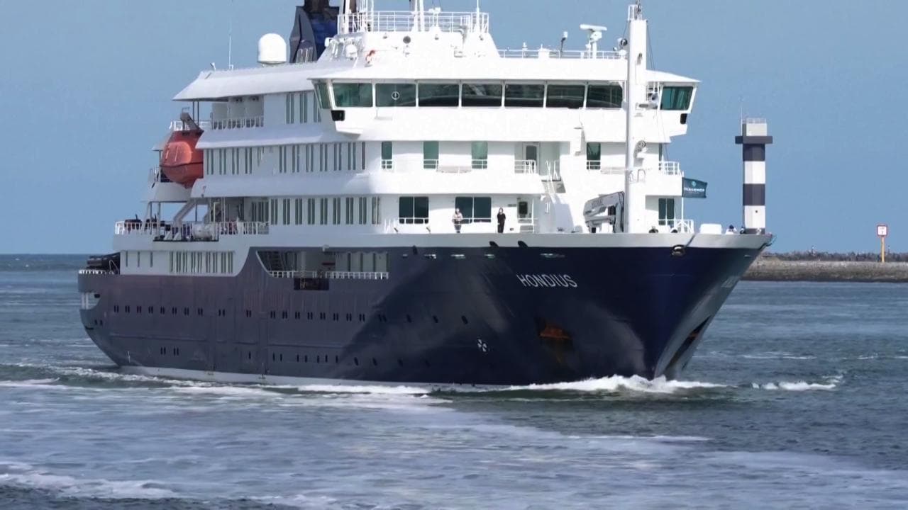 MV Hondius, finita l'avventura: "Nessun contagio tra i passeggeri arrivati a Rotterdam"