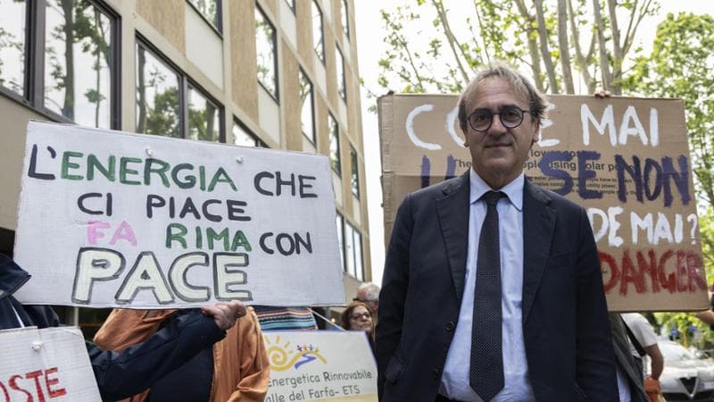Anteprima: Bonelli: “Bruciati già 2 miliardi: alla fine pagano gli italiani. Meglio tassare gli extr…