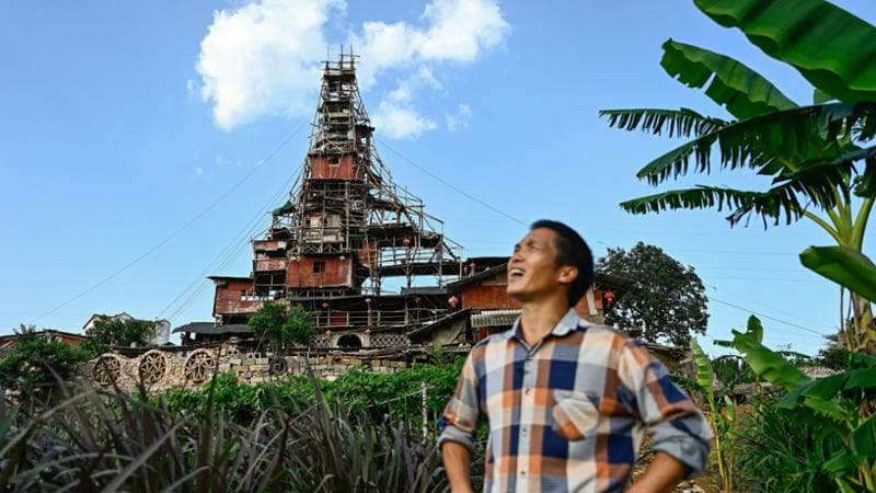 Cina, demolito il castello errante di Chen: 10 piani tra le nuvole come la casa del film di Miyazaki