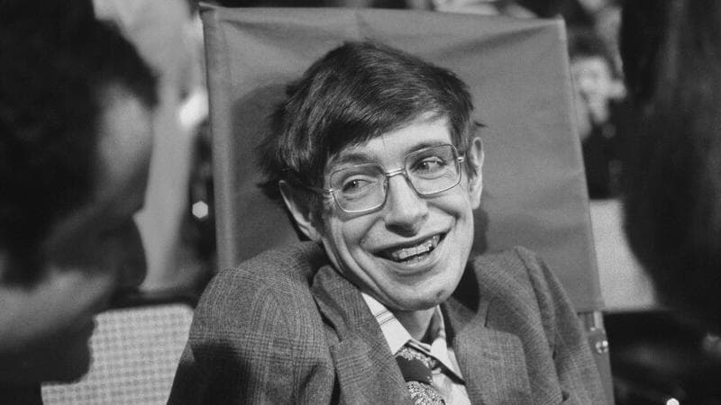 Il padre di Stephen Hawking ragazzo si lamentava del figlio: “Non studia abbastanza”