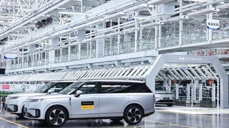 Robotaxi si fa sul serio: Xpeng avvia la produzione di serie. E con l’IA fa a meno del LiDar