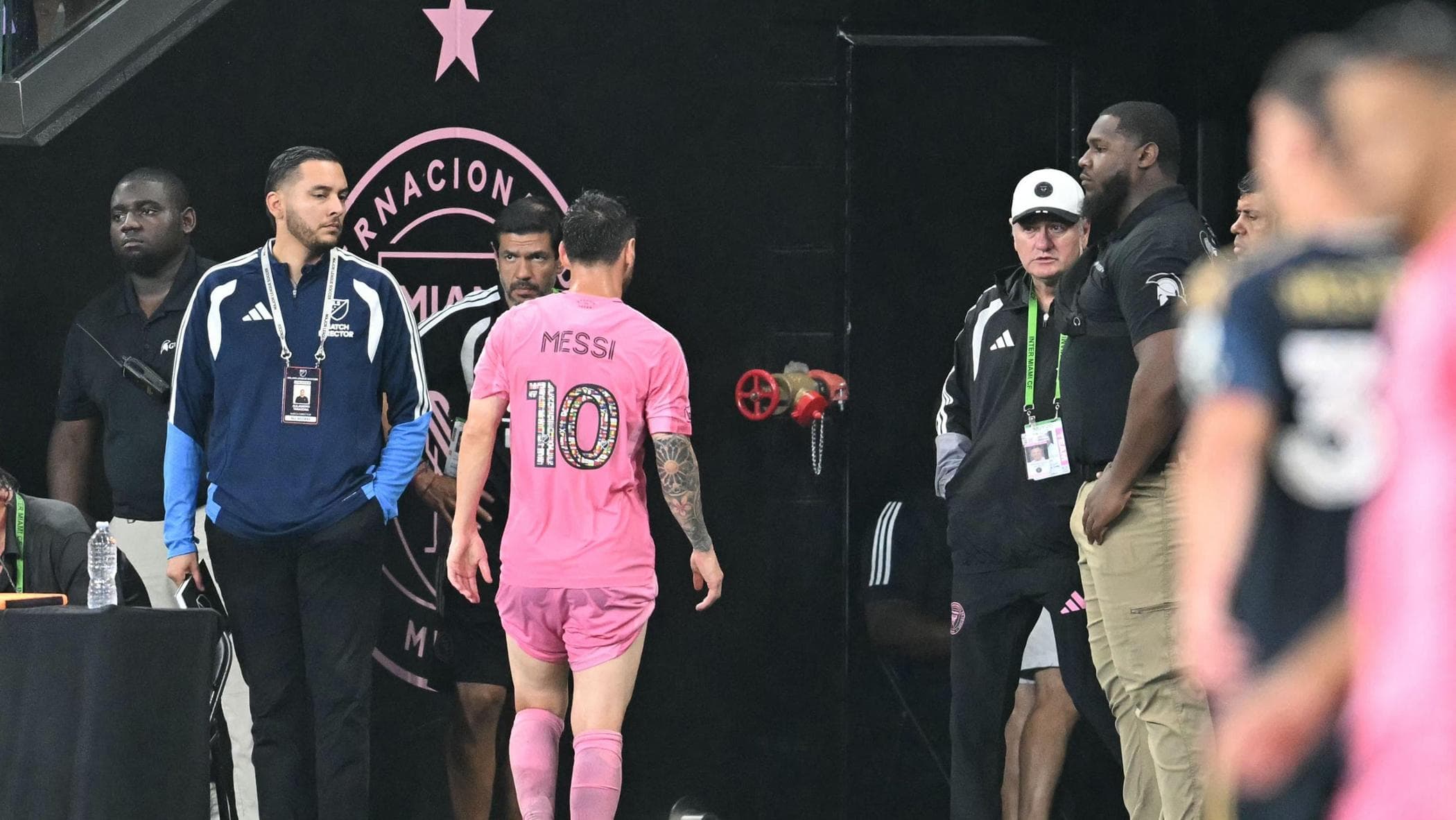 Futbol, Messi, Major League Soccer maçı bitmeden sakatlanıyor ve sahayı terk ediyor: Dünya Kupası için korkular var – Futbol