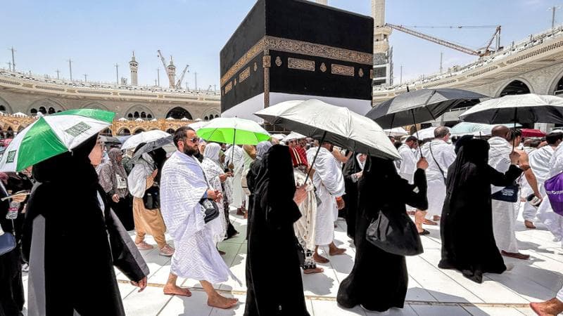 <p>Fedeli attorno alla Kaaba</p>
