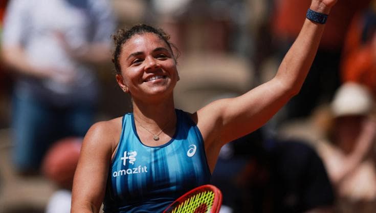 Jasmine Paolini sorride al termine del match