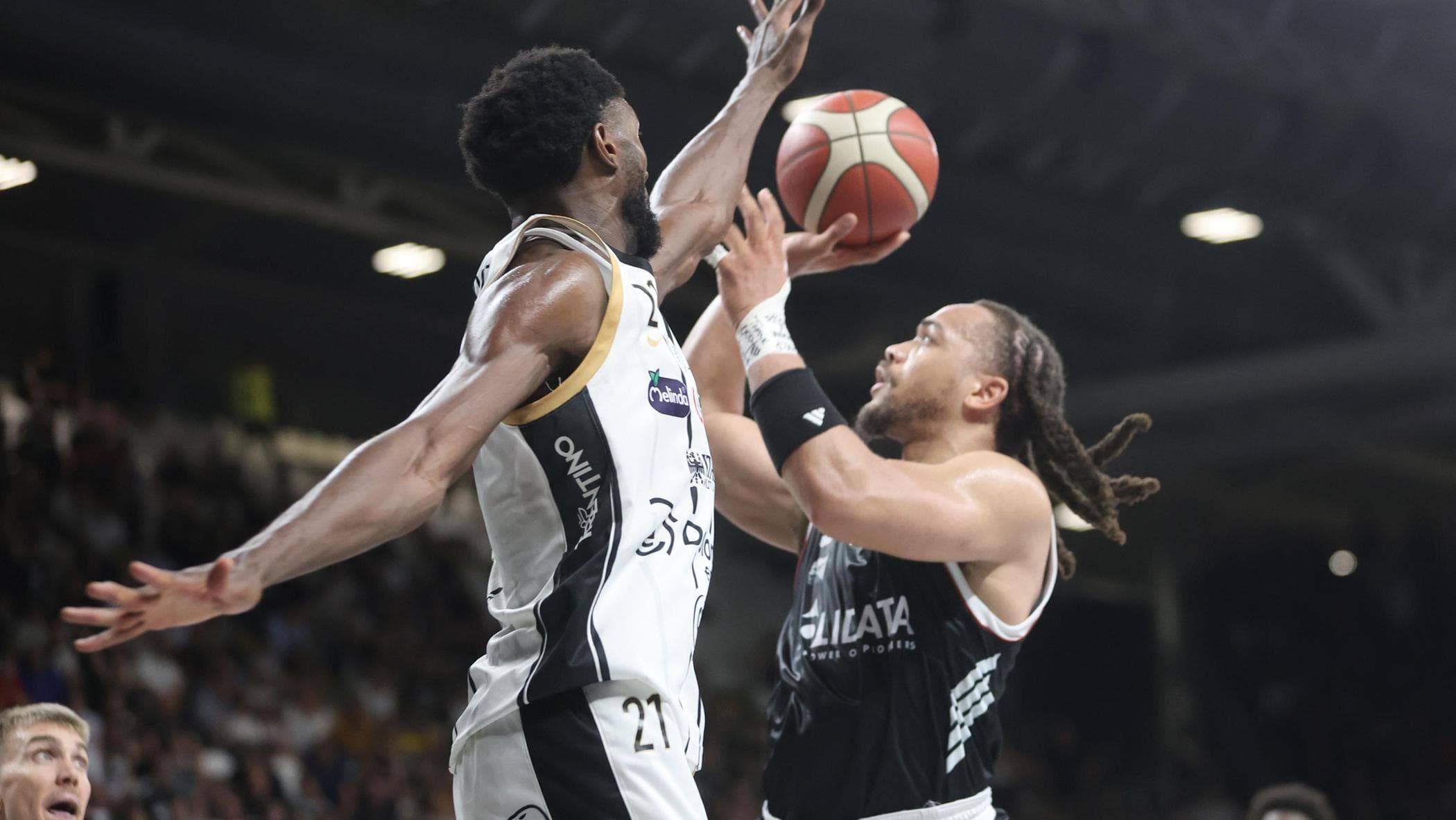 Basketbol, ​​play-off: Bologna ve Venezia 5. maçı kazanarak yarı finale yükseldi