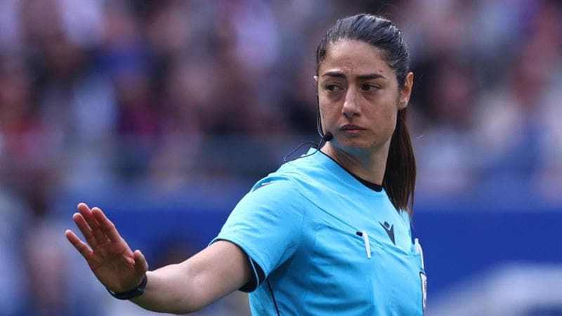 Arbitri, nuova denuncia: “Un piano dall’alto per penalizzare l’arbitra Ferrieri Caputi”