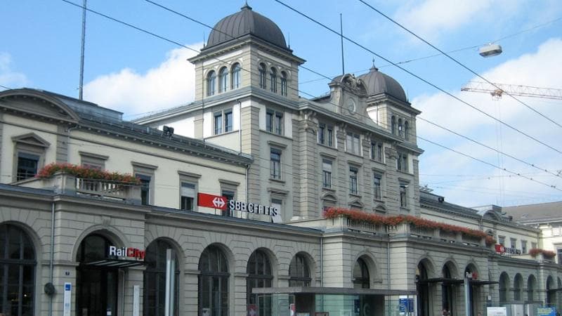 Anteprima: Svizzera, attacco con coltello alla stazione di Winterthur: “Aggressore urla Allah Akbar,…
