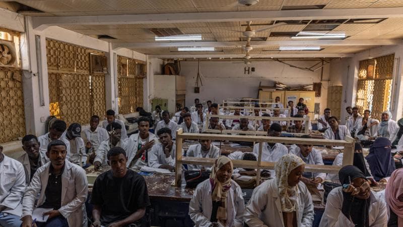 Una delle aule e il cortile esterno dell’università di Scienze e Tecnologia di Khartoum, una delle più grandi del Sudan. Fabio Bucciarelli