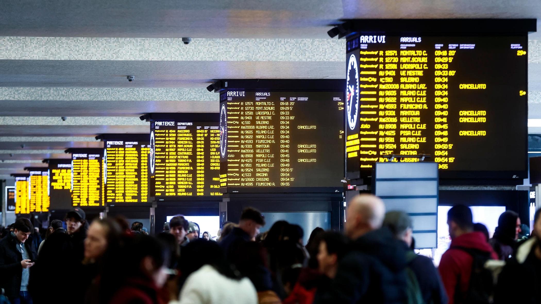Sciopero 29 maggio, a rischio treni e mezzi pubblici: la mappa dei disagi e dei servizi garantiti