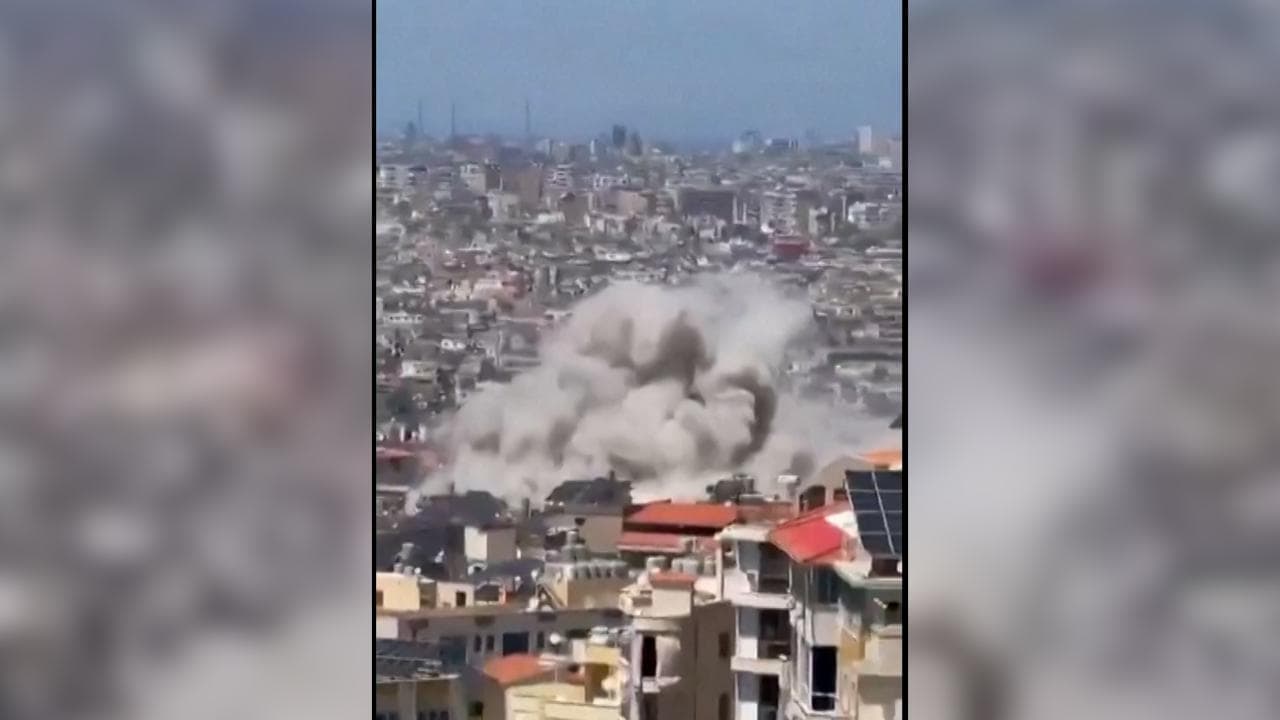 Libano, attacco israeliano a sud di Beirut: fiamme e fumo tra i palazzi di Choueifat