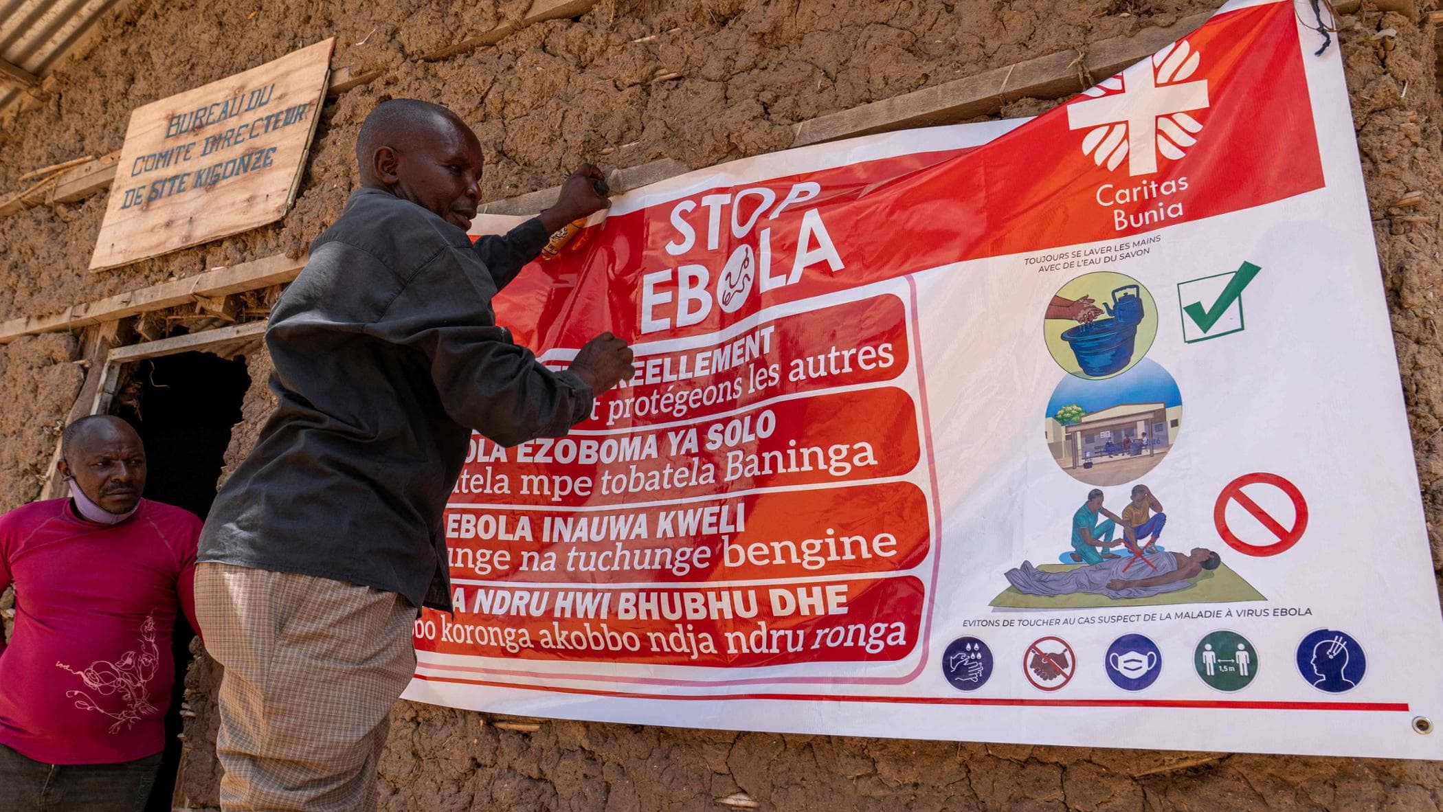 L’annuncio su Ebola: “Un vaccino entro l’anno”. Rabbia dell’Africa per “l’apatia del mondo”